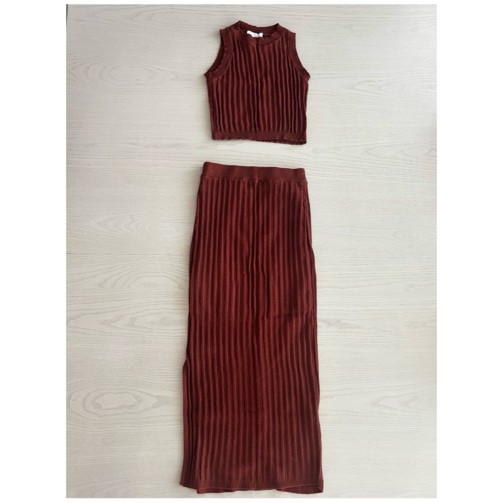 Olive & Oak Elegant Caramel Ribbed Skirt Set